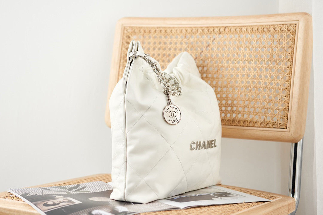 Ch**el 22 SMALL HANDBAG Shiny Calfskin White 13.7×14.4×2.7 in