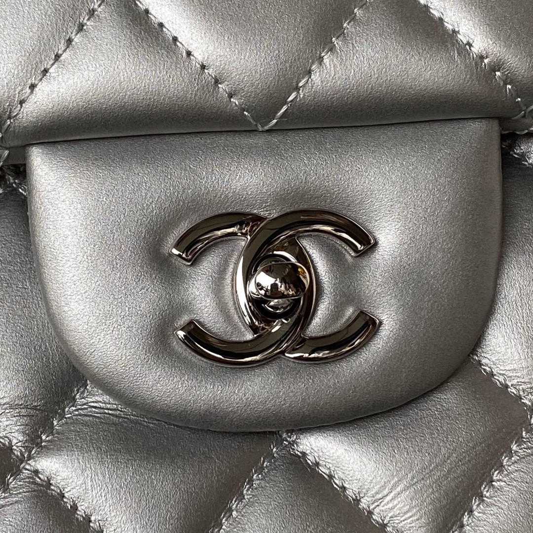Ch**el CLASSIC FLAP SILVER 28x38x12cm