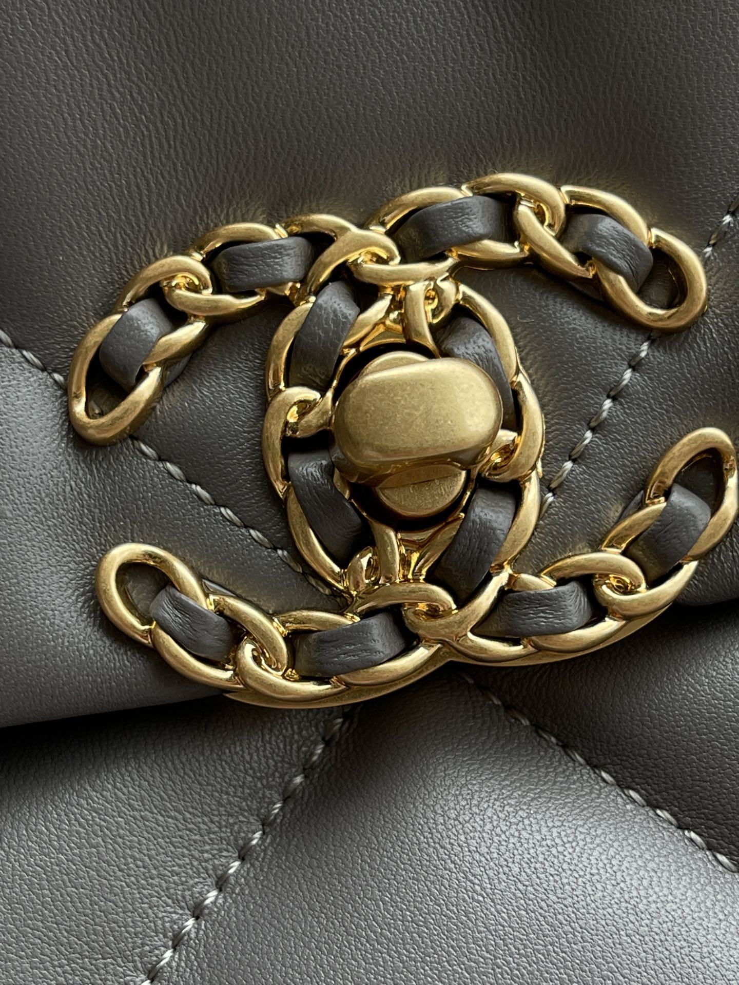 Ch**el 19 HANDBAG Shiny Leather, Gold-Tone, Silver-Tone & Ruthenium-Finish Metal Dark Gray 6.2 × 10.1 × 3.5 in