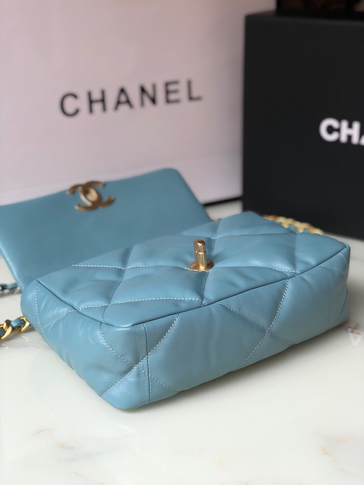 Ch**el 19 HANDBAG Shiny Leather, Gold-Tone, Silver-Tone & Ruthenium-Finish Metal Blue 6.2 × 10.1 × 3.5 in