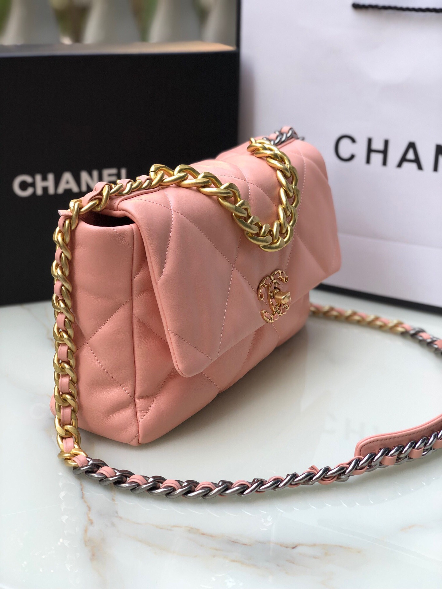 Ch**el 19 LARGE HANDBAG Shiny Leather, Gold-Tone, Silver-Tone & Ruthenium-Finish Metal Light Pink 7.8 × 11.7 × 3.9 in