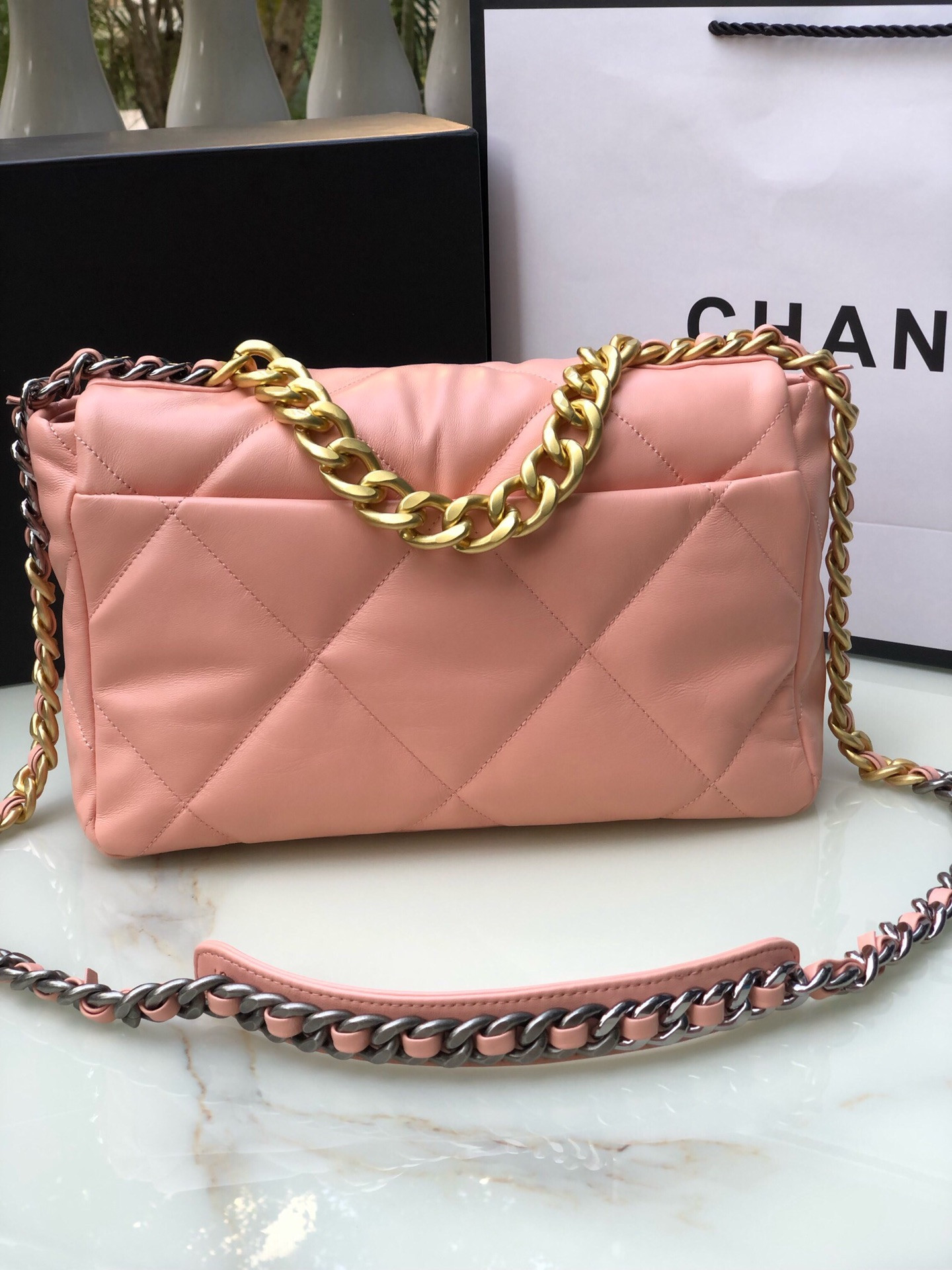 Ch**el 19 LARGE HANDBAG Shiny Leather, Gold-Tone, Silver-Tone & Ruthenium-Finish Metal Light Pink 7.8 × 11.7 × 3.9 in