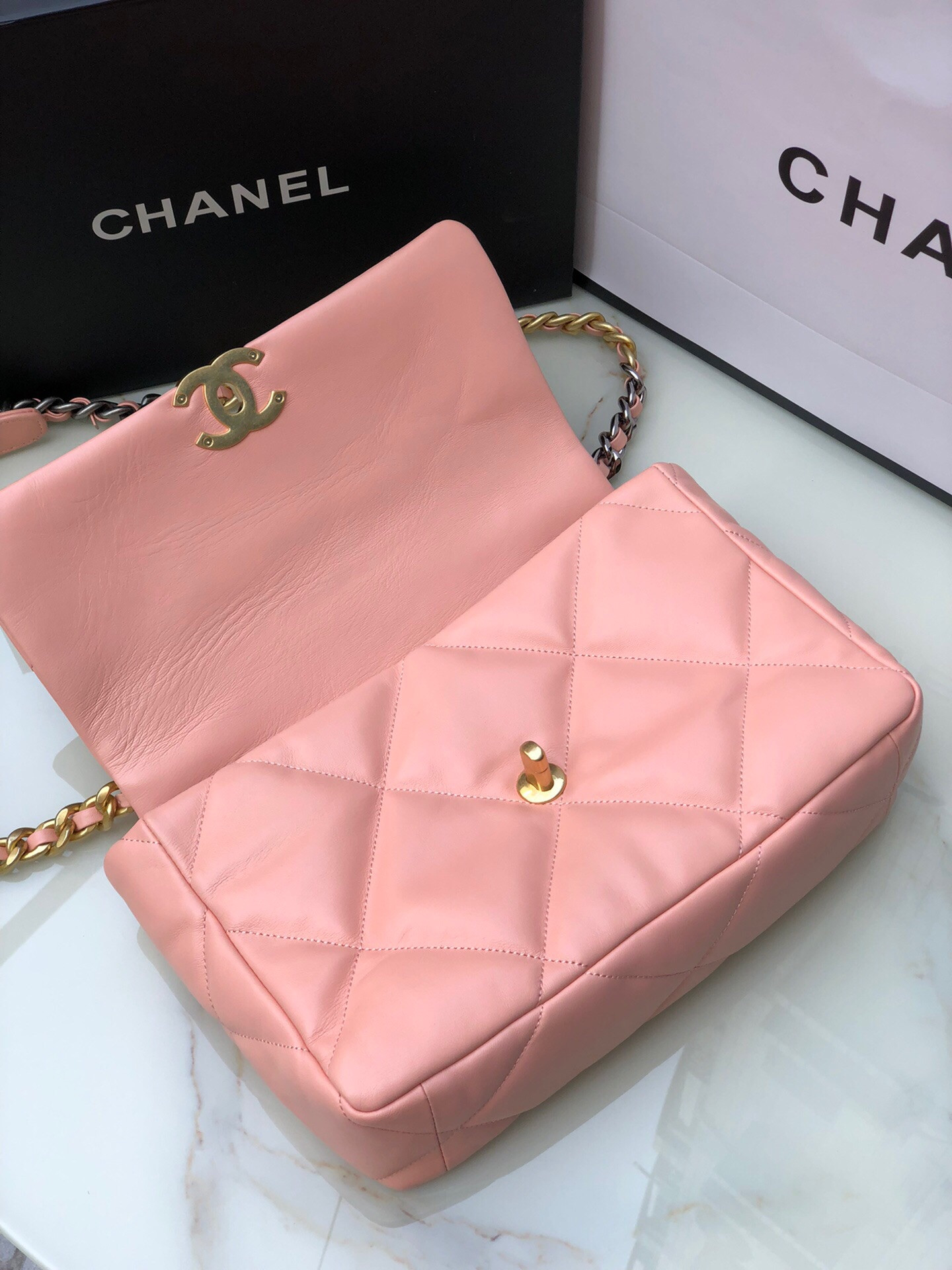 Ch**el 19 LARGE HANDBAG Shiny Leather, Gold-Tone, Silver-Tone & Ruthenium-Finish Metal Light Pink 7.8 × 11.7 × 3.9 in