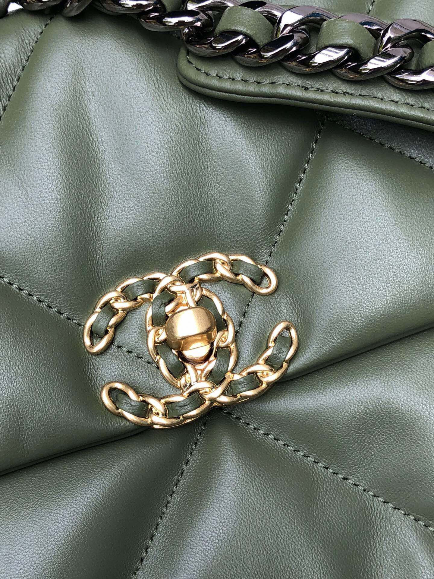 Ch**el 19 LARGE HANDBAG Shiny Leather, Gold-Tone, Silver-Tone & Ruthenium-Finish Metal Dark Green 7.8 × 11.7 × 3.9 in