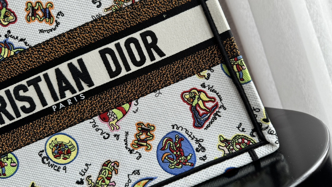 MEDIUM D10r BOOK TOTE White Multicolor Dragon Zodiac Embroidery 14 x 11 x 6.5 inches