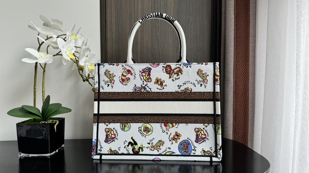 MEDIUM D10r BOOK TOTE White Multicolor Dragon Zodiac Embroidery 14 x 11 x 6.5 inches