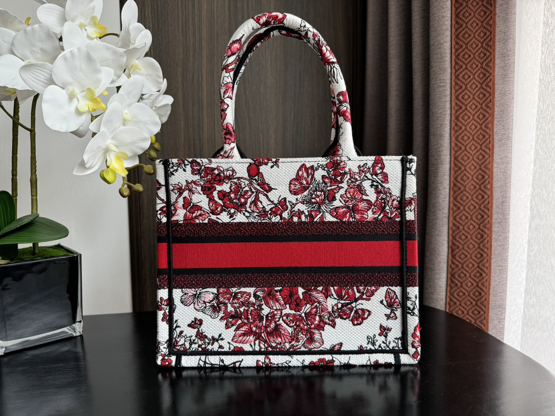 Small D10r BOOK TOTE WHITE AND RED LE CŒUR DES PAPILLONS EMBROIDERY 10.5 x 8.5 x 5.5 inches