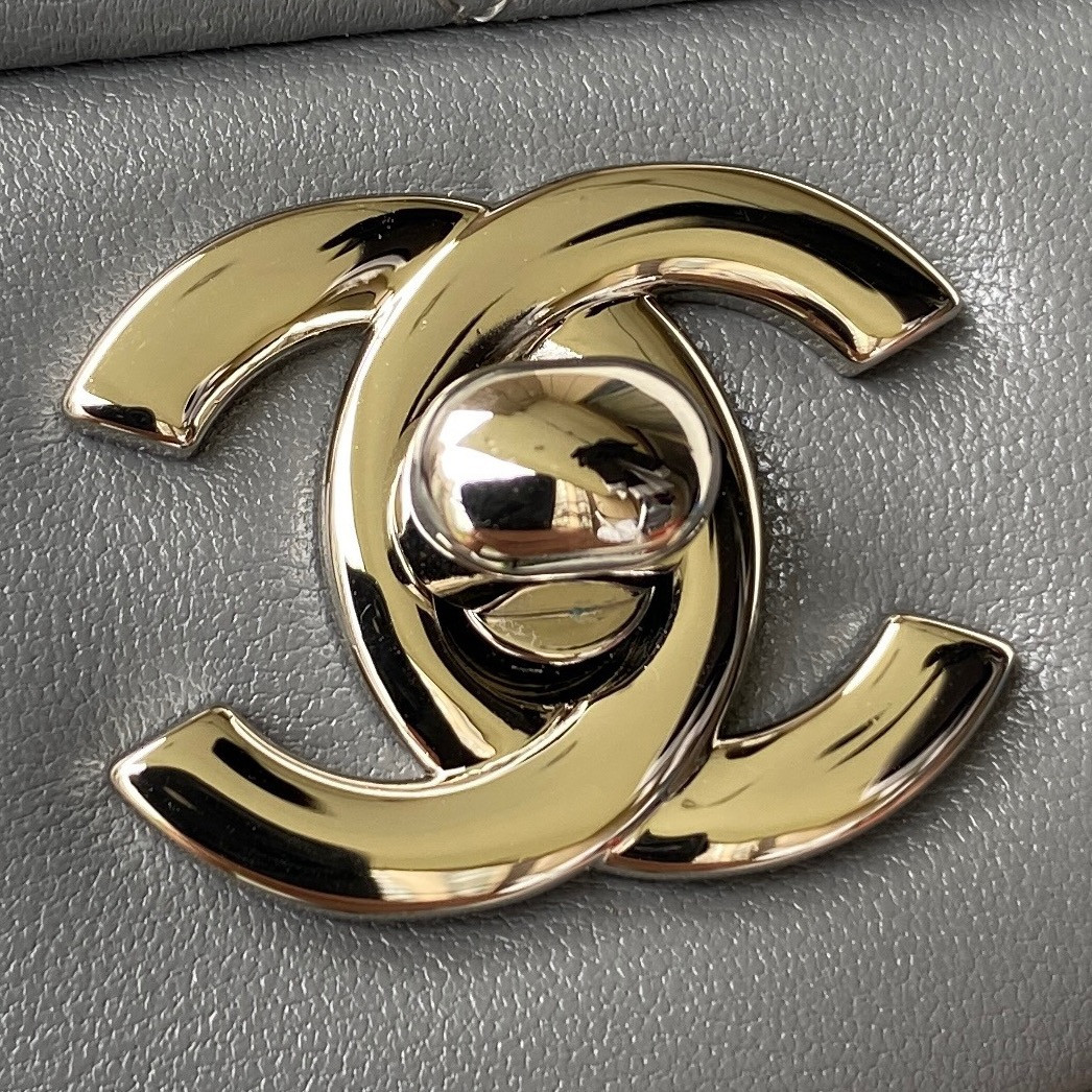 Ch**el CLASSIC HANDBAG GRAINED SHINY CALFSKIN & SILVER-TONE METAL GRAY 6 × 9.9 × 2.5 in