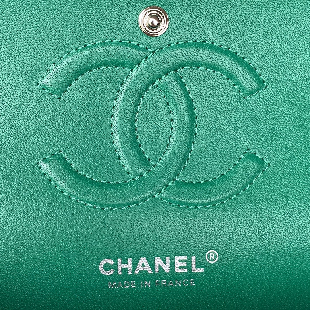 Ch**el CLASSIC HANDBAG GRAINED SHINY CALFSKIN & SILVER-TONE METAL GREEN 6 × 9.9 × 2.5 in