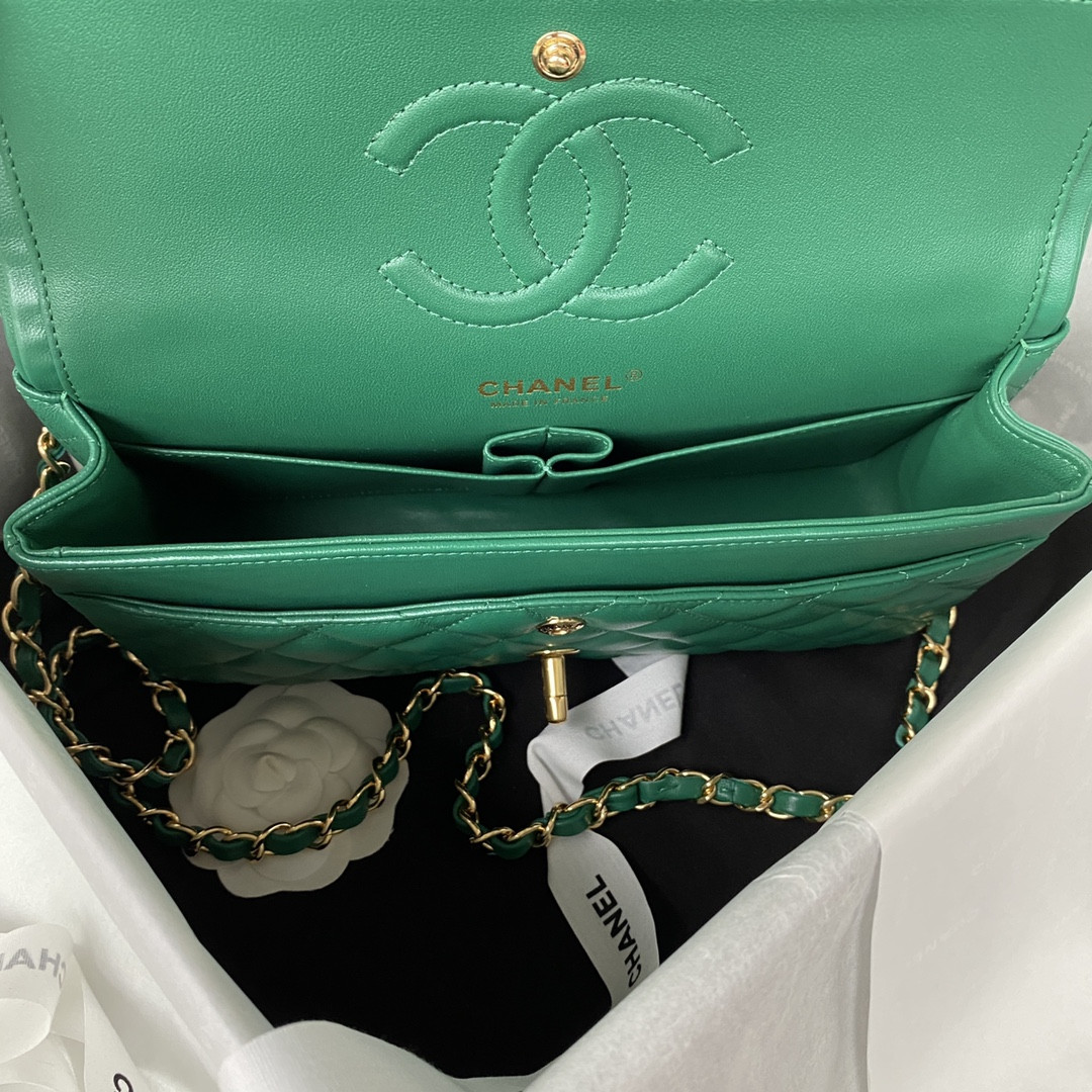 Ch**el CLASSIC HANDBAG GRAINED SHINY CALFSKIN & GOLD-TONE METAL GREEN 6 × 9.9 × 2.5 in