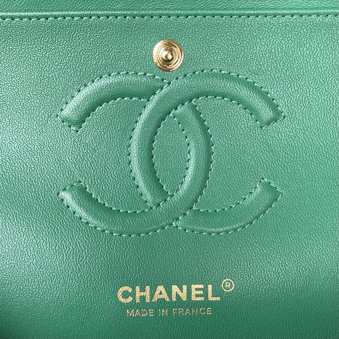 Ch**el CLASSIC HANDBAG GRAINED SHINY CALFSKIN & GOLD-TONE METAL GREEN 6 × 9.9 × 2.5 in