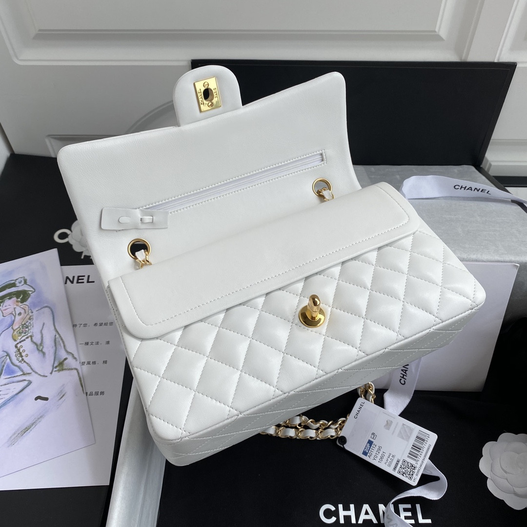 Ch**el CLASSIC HANDBAG LAMBSKIN & GOLD-TONE METAL WHITE 15.5x25.5x6.5cm