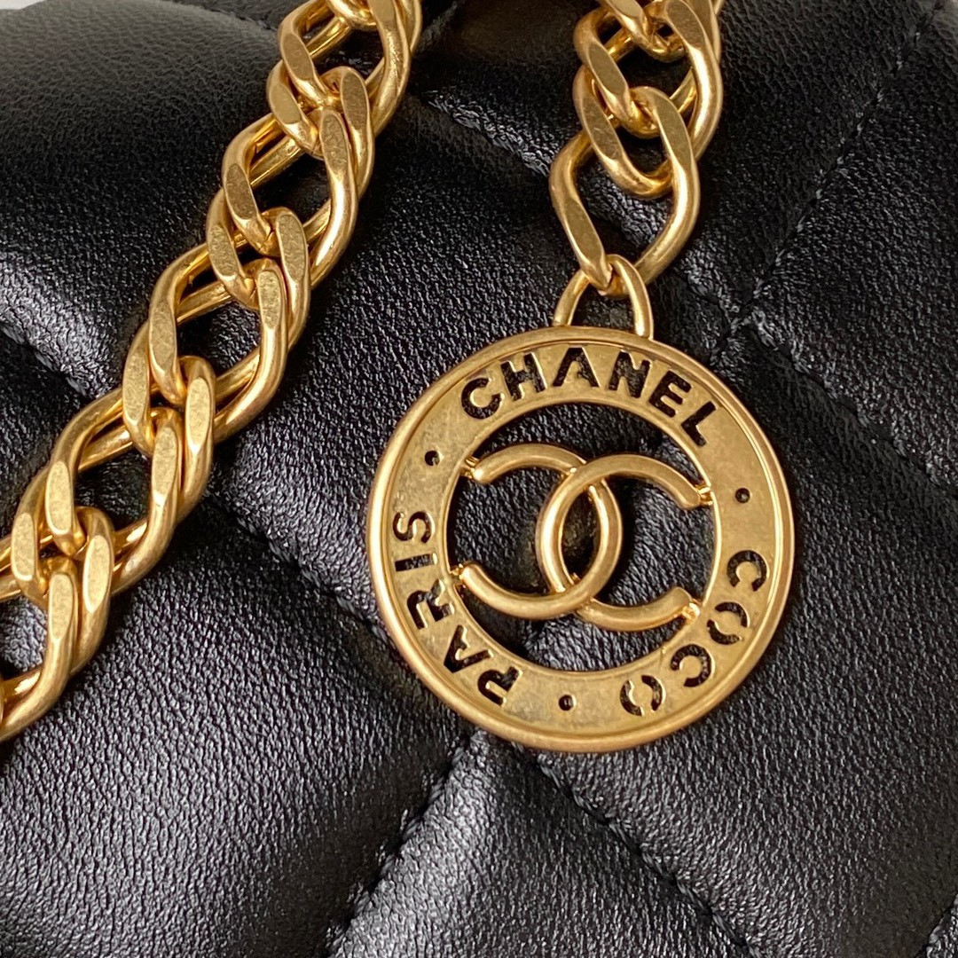Ch**el SMALL CLASSIC HANDBAG GRAINED SHINY CALFSKIN & Gold-TONE METAL black 5.7 × 9 × 2.3 IN