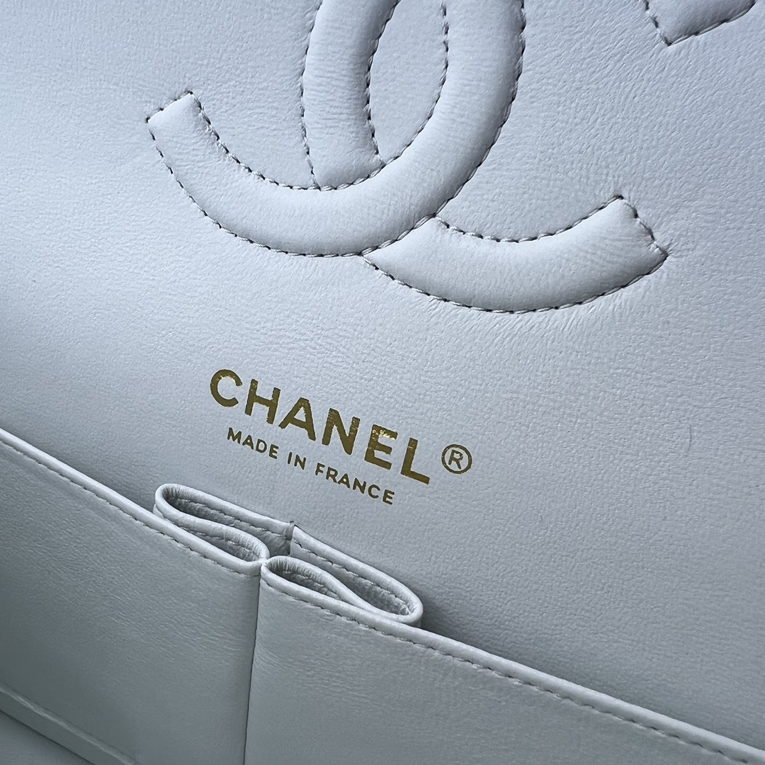 Ch**el CLASSIC HANDBAG GRAINED CALFSKIN & GOLD-TONE METAL WHITE 6 × 9.9 × 2.5 in