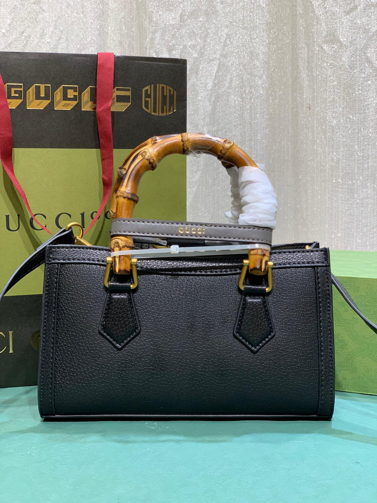 Gvc*1 DIANA SMALL SHOULDER BAG Black 25W x 16H x 9D CM