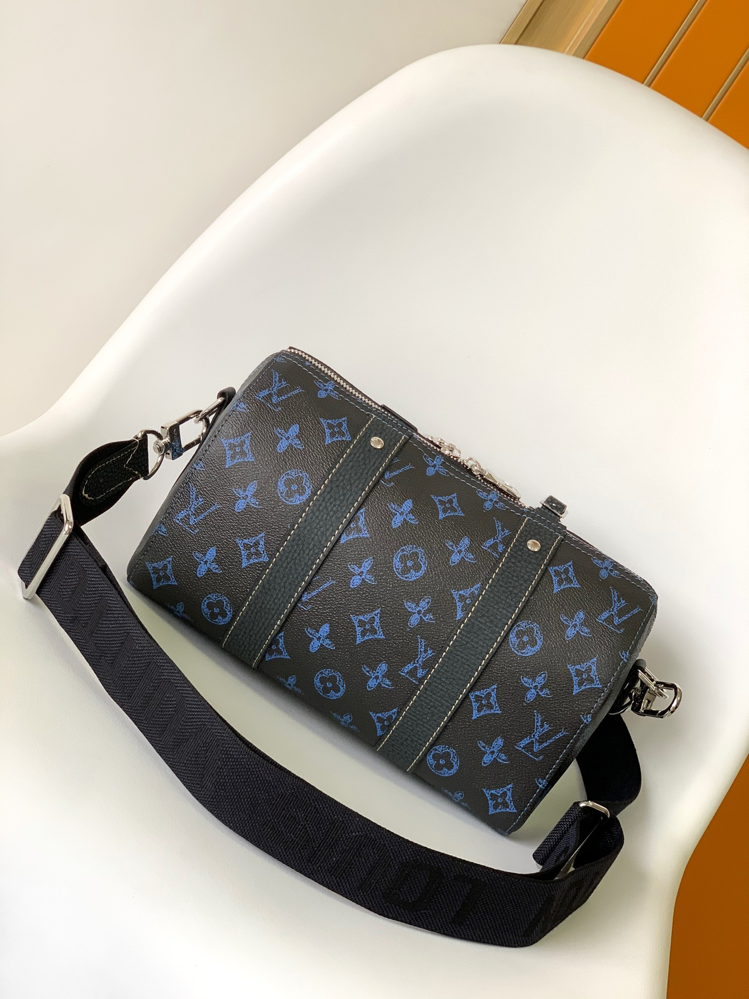 L0vis Vvtt0n Keepall Bandoulière 25 M46339 9.8 x 5.9 x 4.3 inches