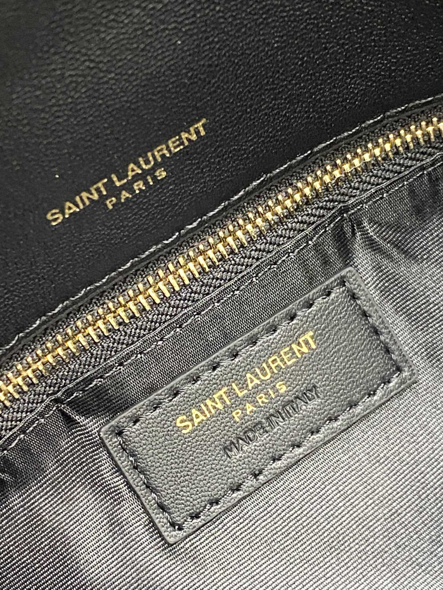 Y51 PUFFER IN LEATHER BLACK 23 X 15.5 X 5.8 CM