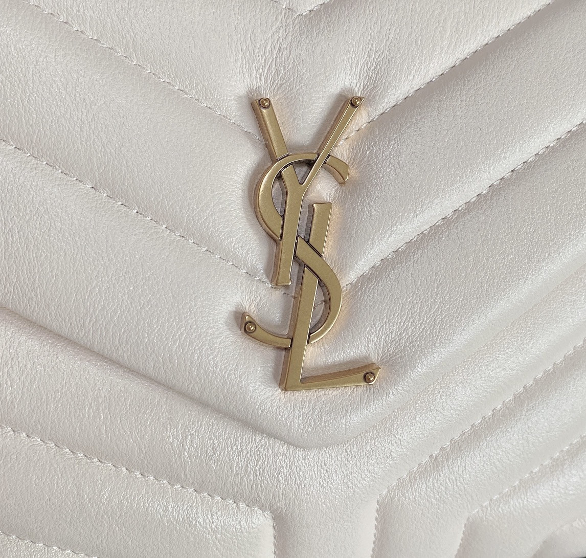 Y51 LOULOU SMALL IN QUILTED LEATHER WHITE GOLD 9 X 6.1 X 3.3 INCHES