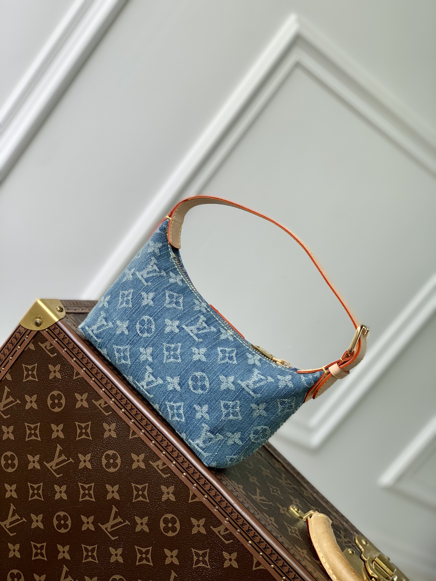 L0vis Vvtt0n M82949 Hills Pochette 7.3 x 4.3 x 2.6 inches