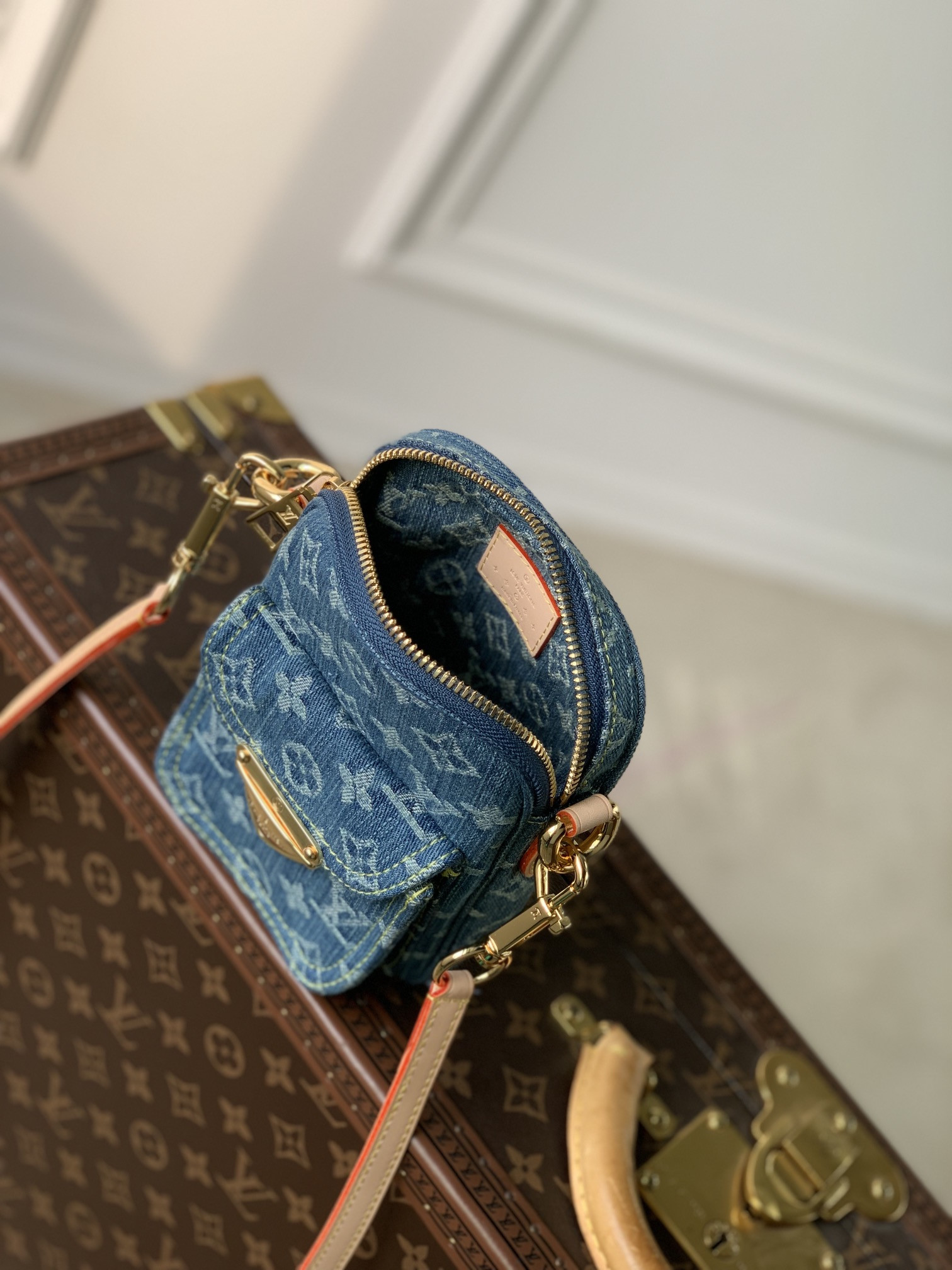 L0vis Vvtt0n M82948 Fairfax Pochette 5.5 x 7.1 x 1.1 inches