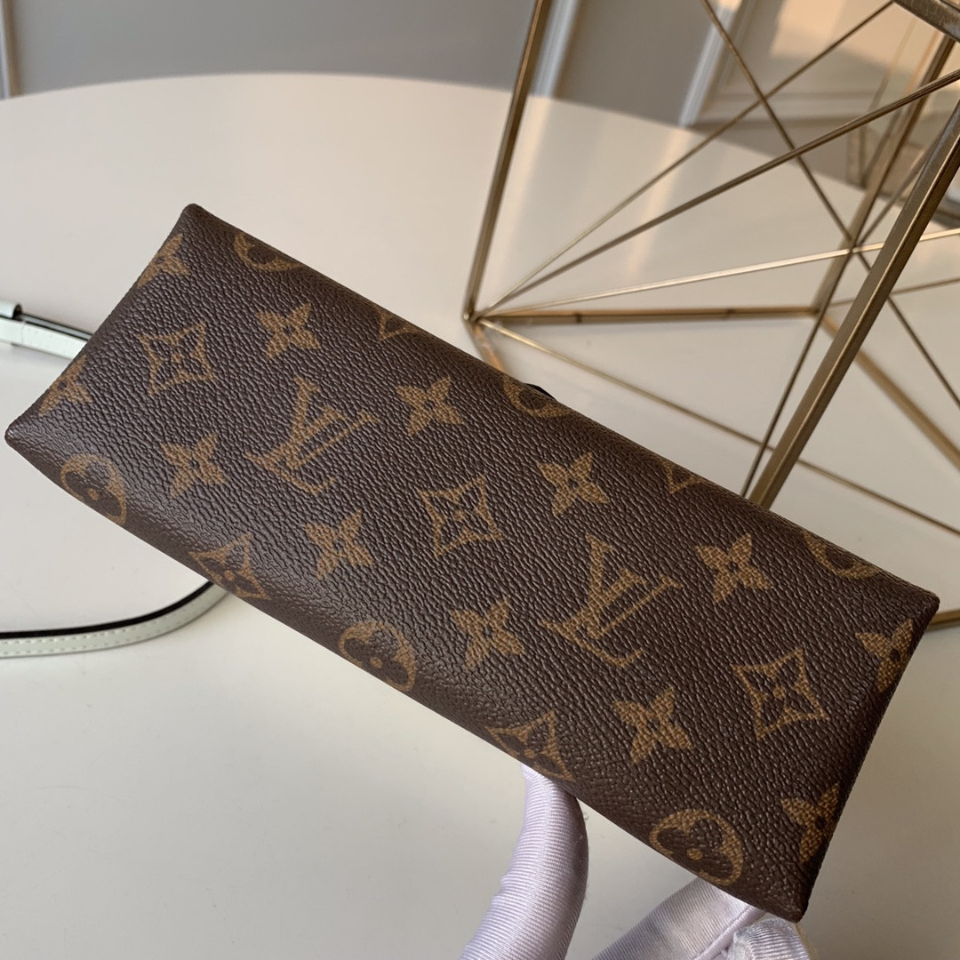 LV Locky BB M44653 7.9 x 6.3 x 3 inches