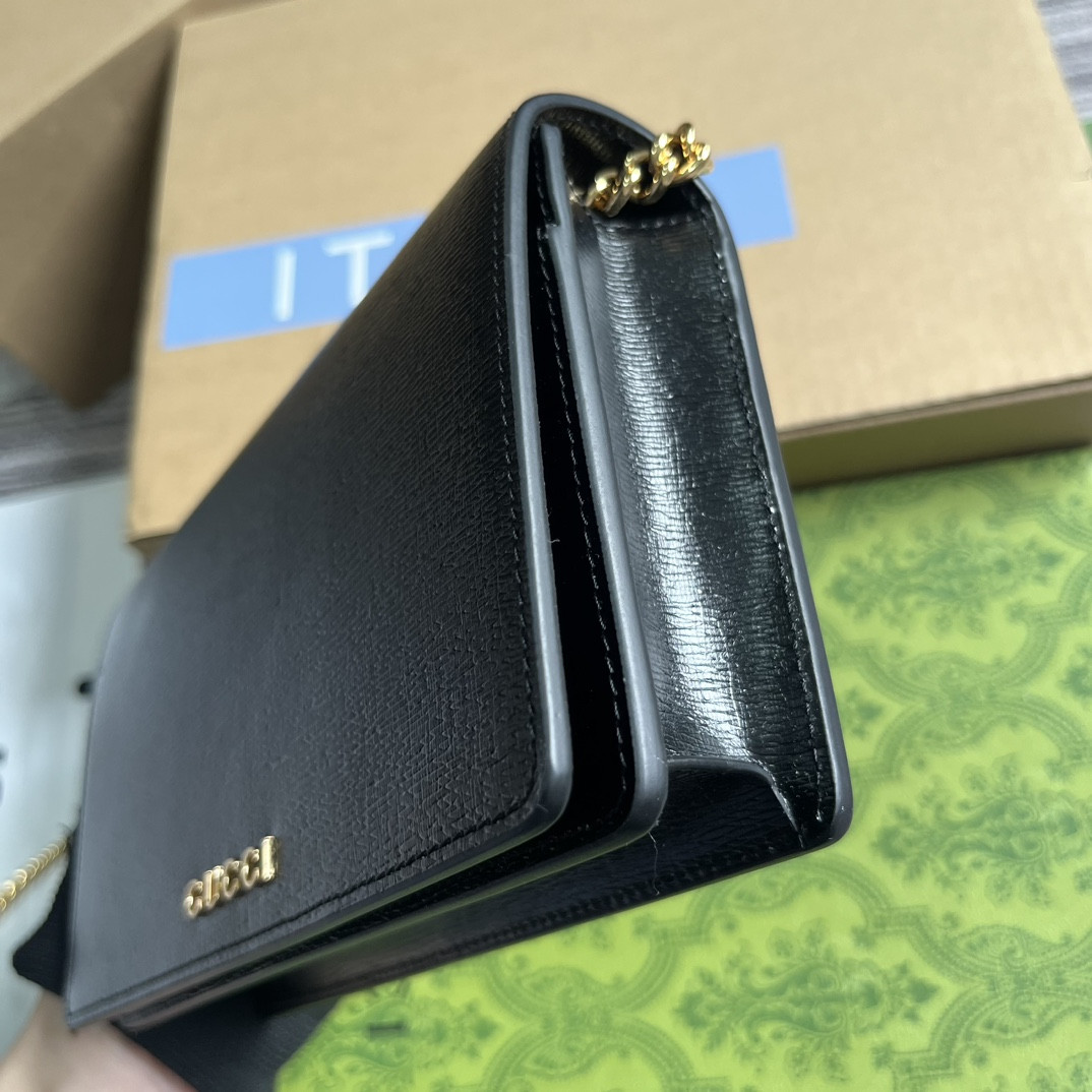 CHAIN WALLET WITH Gvc*1 SCRIPT BLACK 7.8"W x 5"H x 1.6"D