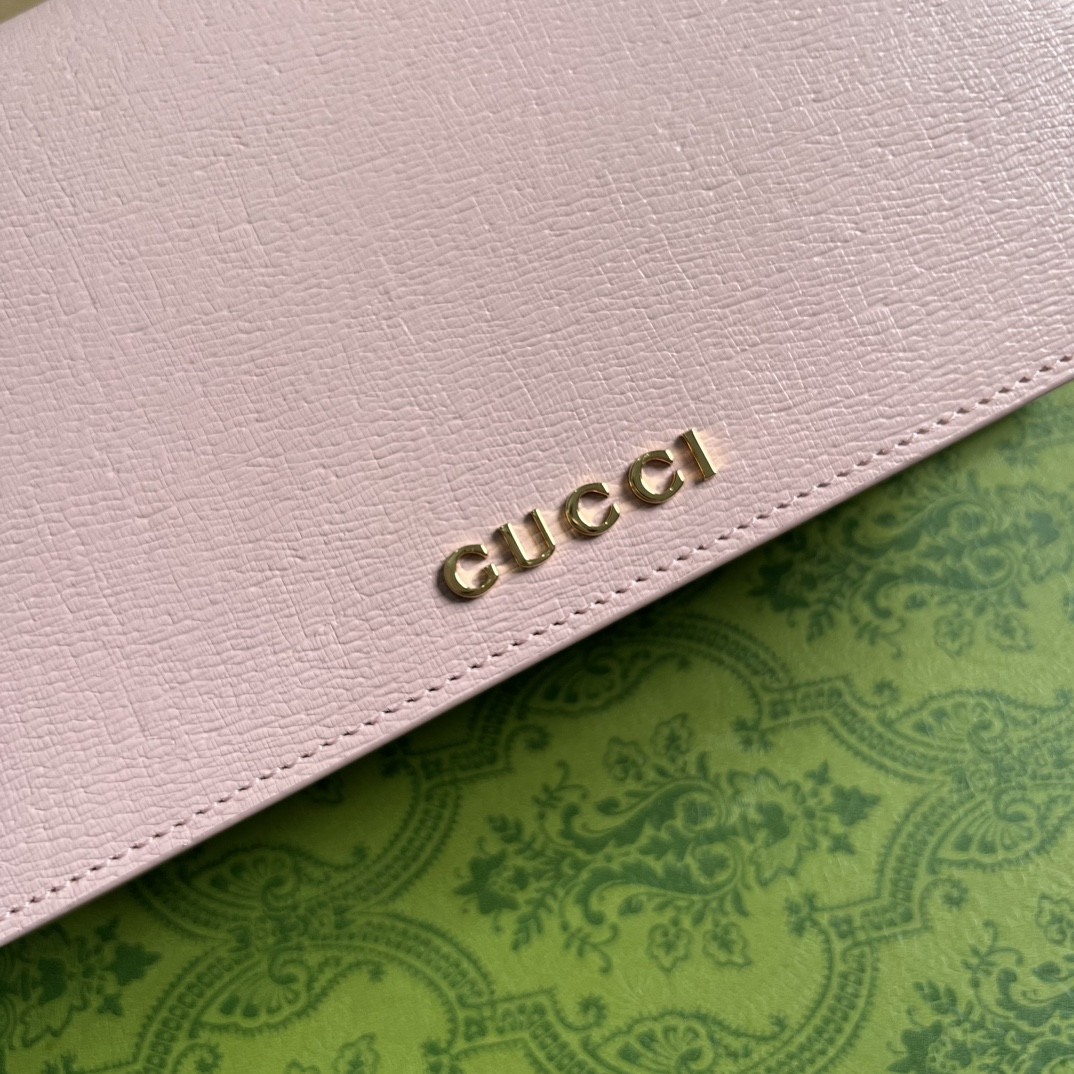 CHAIN WALLET WITH Gvc*1 SCRIPT PINK 7.8"W x 5"H x 1.6"D