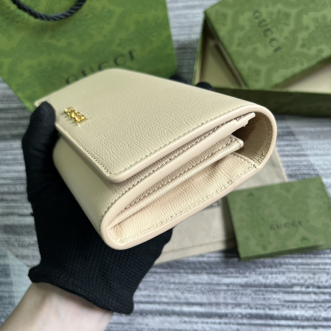 CONTINENTAL WALLET WITH Gvc*1 SCRIPT lIGHT YELLOW 7.5"W x 4"H x 1.4"D
