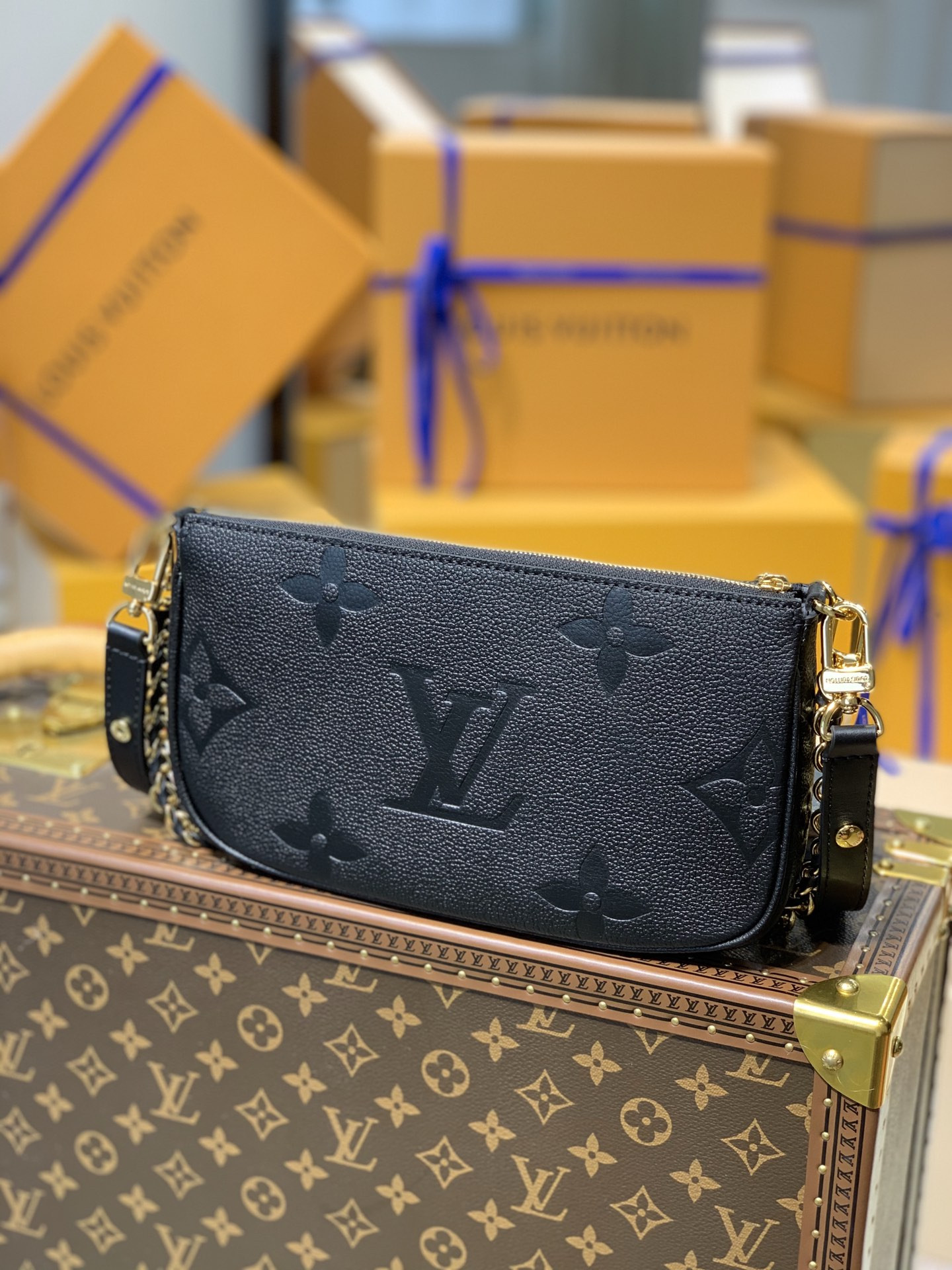 L0vis Vvtt0n M80399 Multi Pochette Accessoires 9.4 x 5.3 x 1.6 inches
