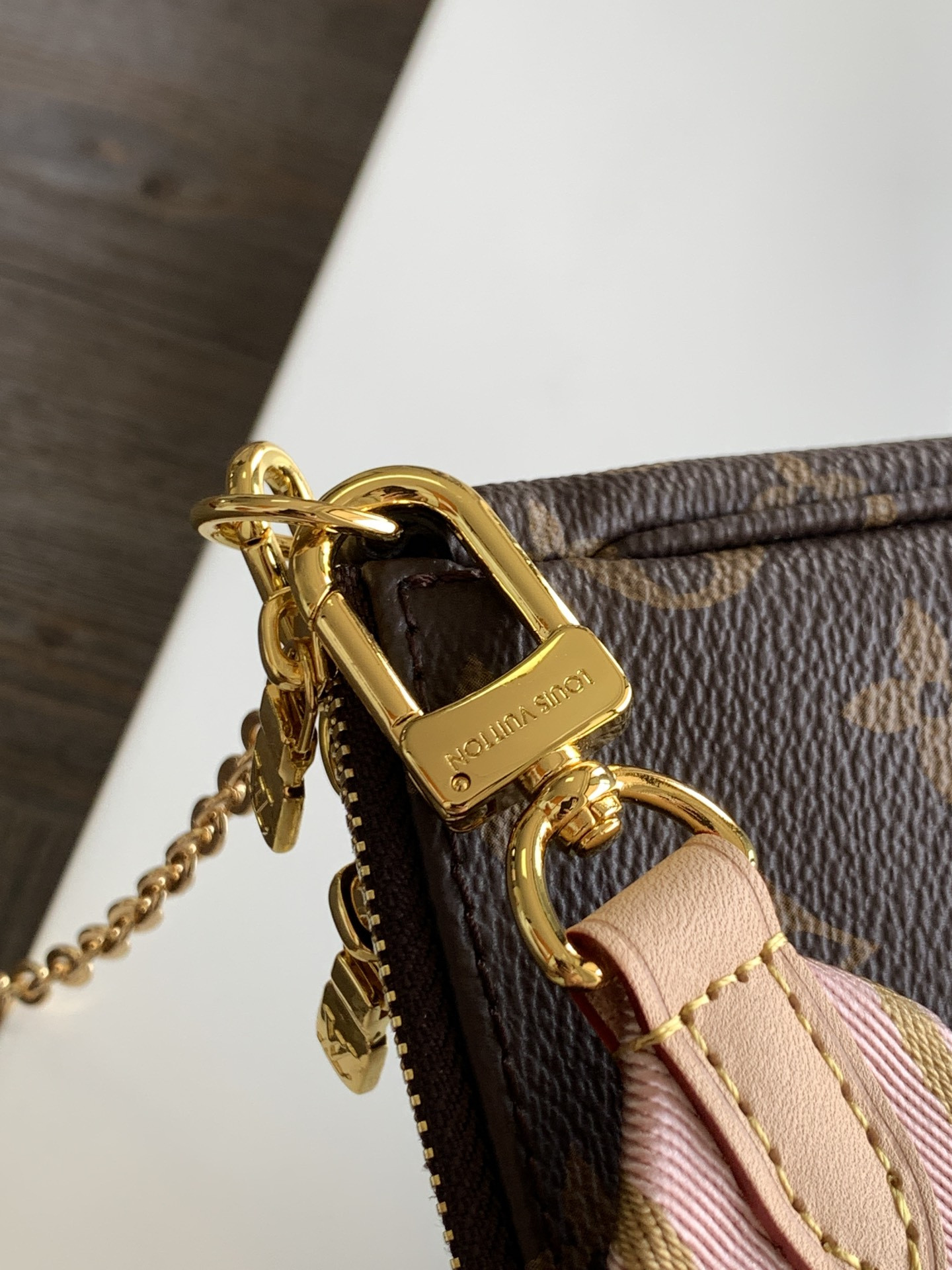L0vis Vvtt0n M44840 Multi Pochette Accessoires 9.4 x 5.3 x 1.6 inches