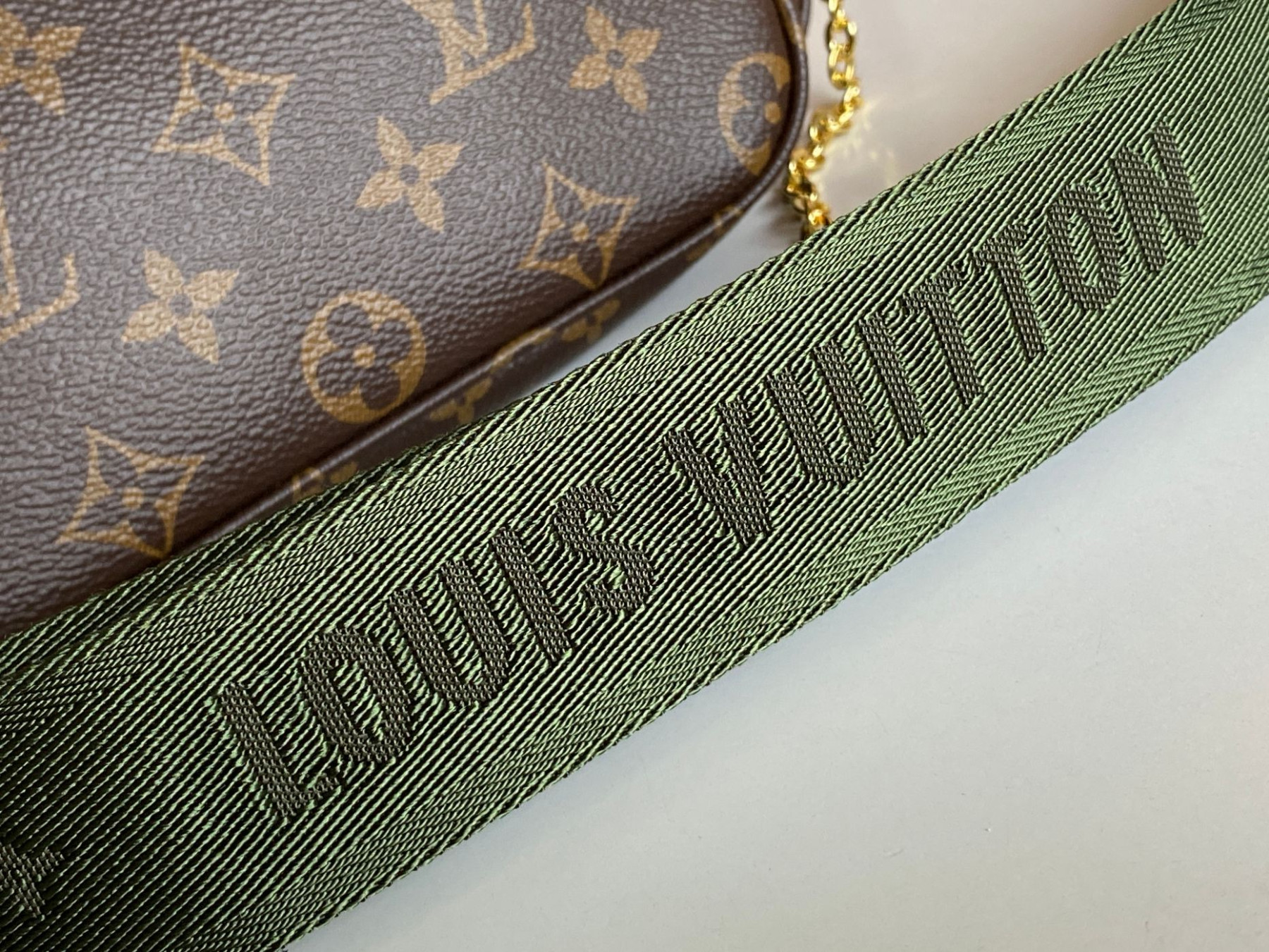 L0vis Vvtt0n M44813 Multi Pochette Accessoires 9.4 x 5.3 x 1.6 inches