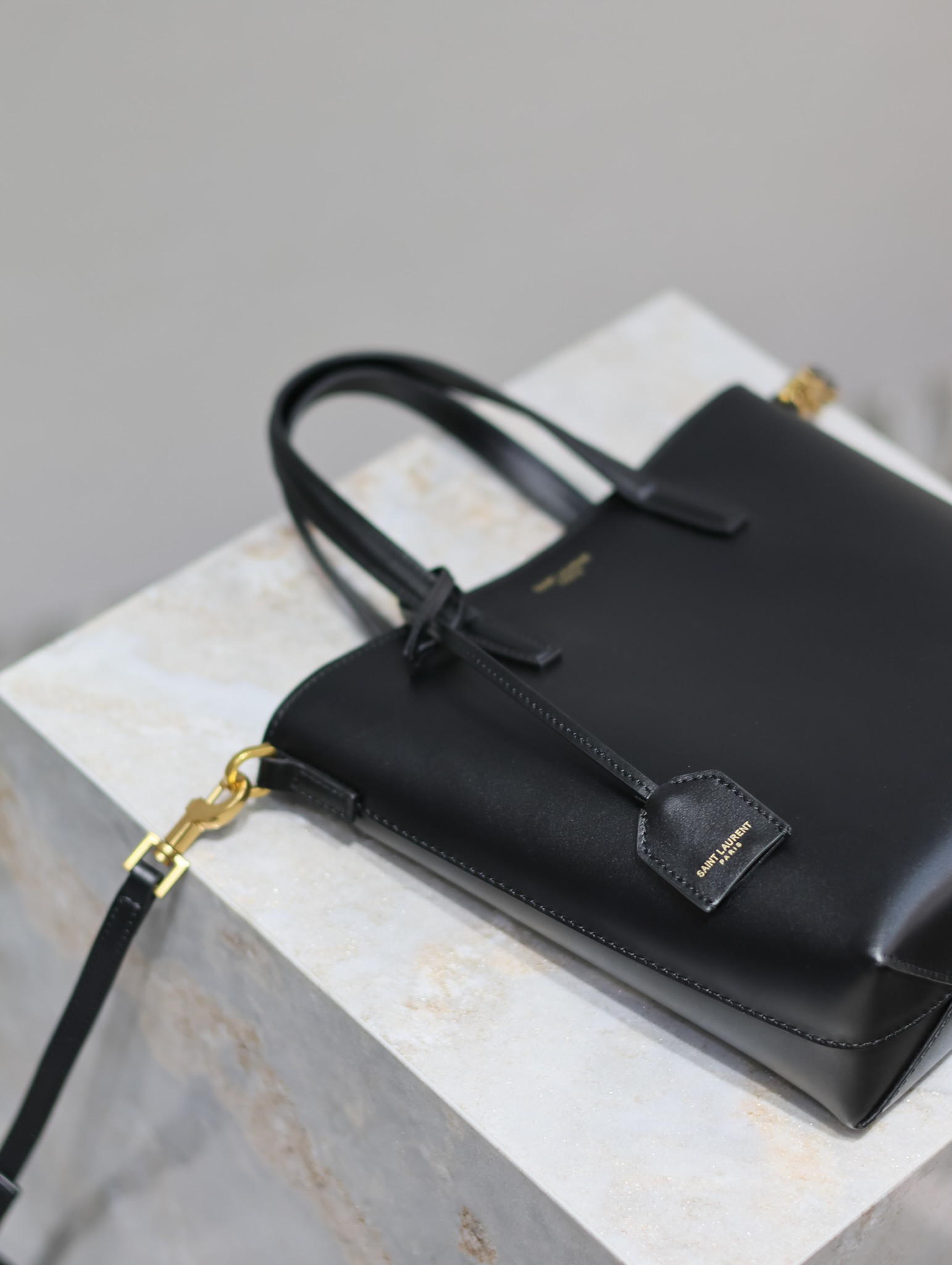 Y51 Sa1nt Lau*nt PARIS MINI TOY SHOPPING IN SMOOTH LEATHER BLACK 7.1 X 6.7 X 3.1 INCHES