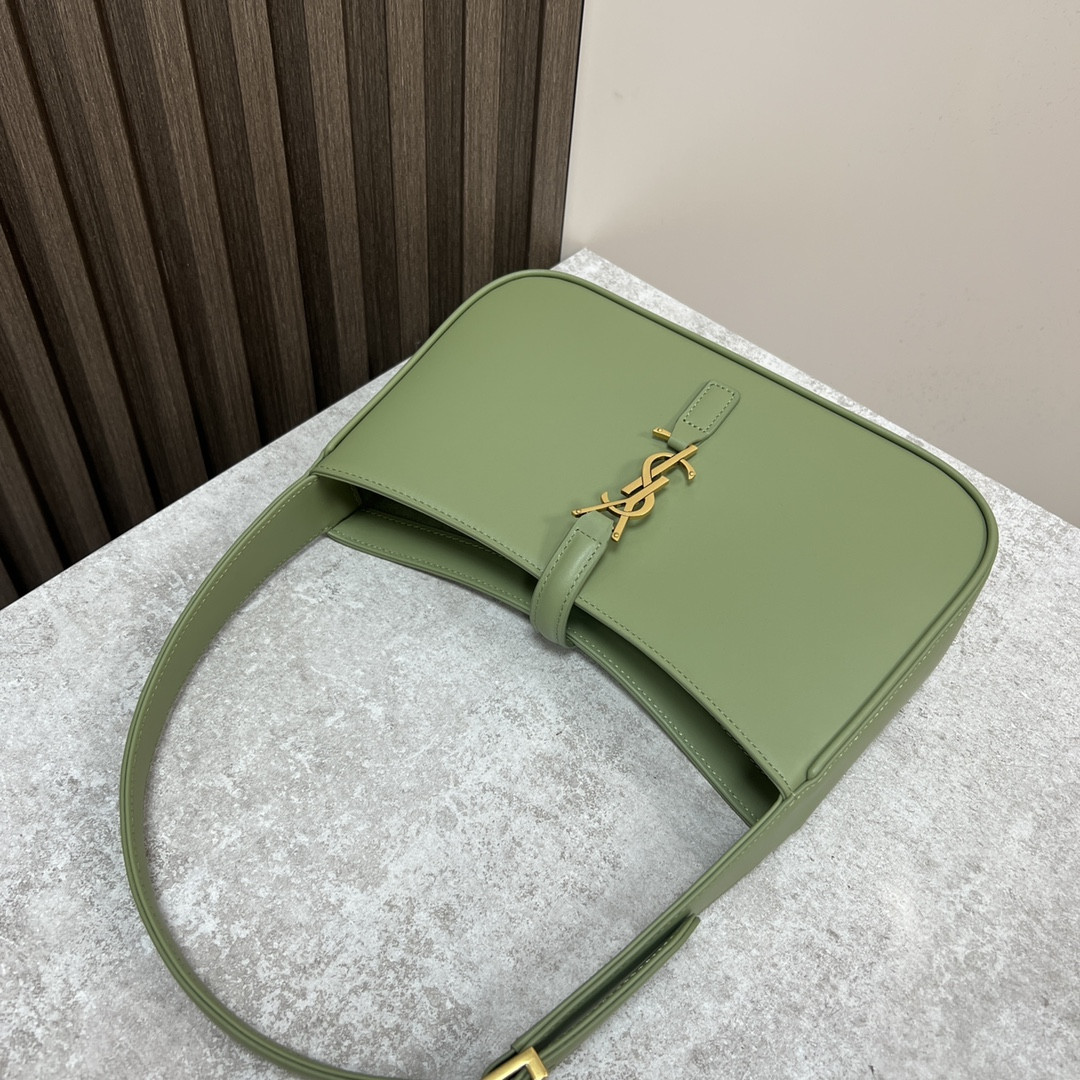 Y51 LE 5 À 7 IN SMOOTH LEATHER GREEN 9 X 6.3 X 2.5 INCHES
