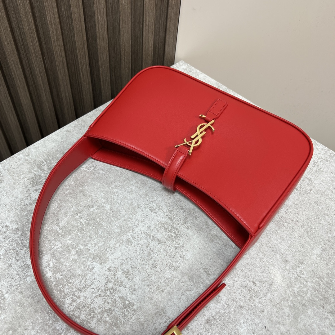Y51 LE 5 À 7 IN SMOOTH LEATHER SHINY RED 9 X 6.3 X 2.5 INCHES