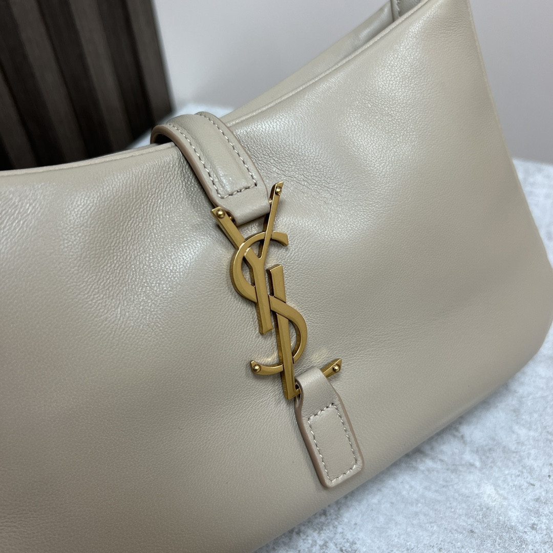 Y51 LE 5 À 7 IN SMOOTH LAMBSKIN white 9 X 6.3 X 2.5 INCHES