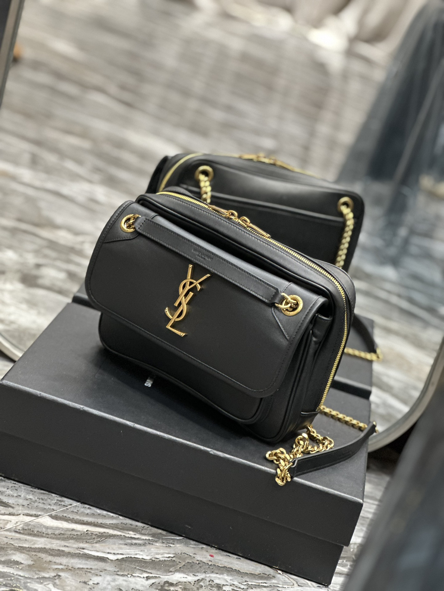 Y51 NIKI MEDIUM IN VINTAGE LEATHER BLACK GOLD 11 X 7.8 X 3.3 INCHES
