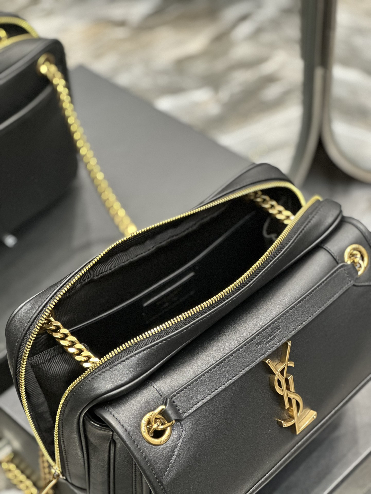 Y51 NIKI MEDIUM IN VINTAGE LEATHER BLACK GOLD 11 X 7.8 X 3.3 INCHES