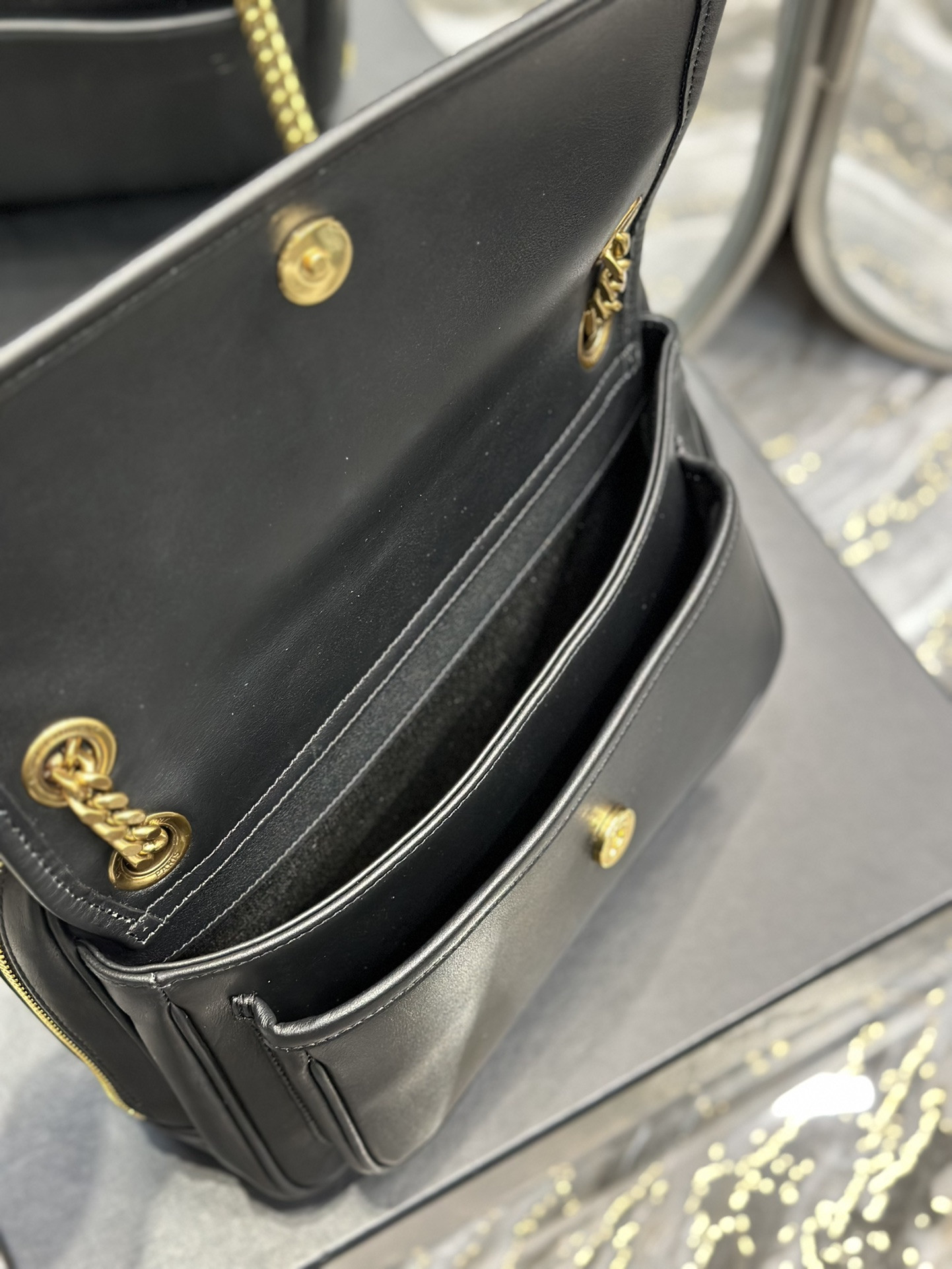 Y51 NIKI MEDIUM IN VINTAGE LEATHER BLACK GOLD 11 X 7.8 X 3.3 INCHES