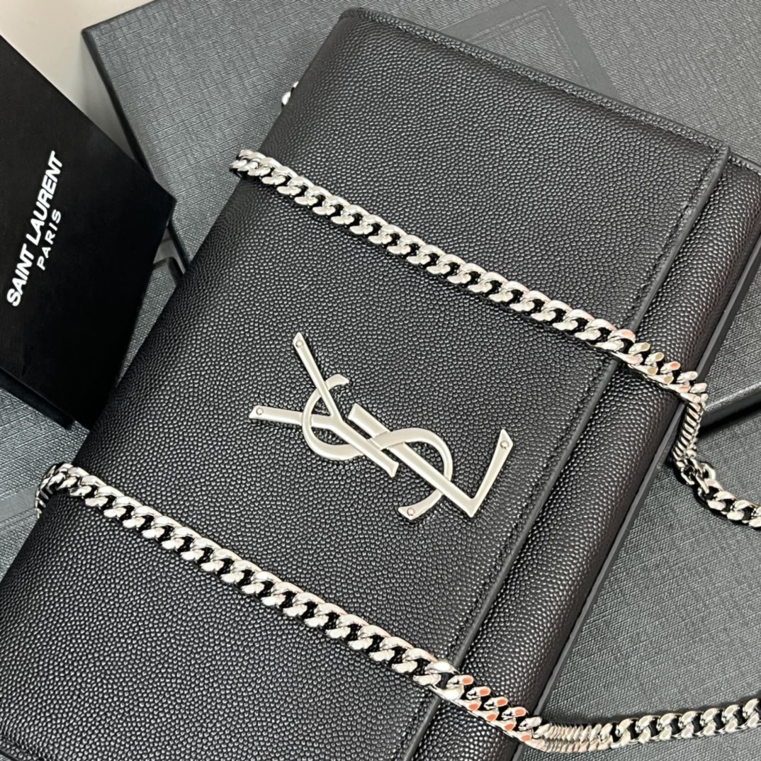 Y51 KATE MEDIUM IN GRAIN DE POUDRE EMBOSSED LEATHER BLACK SILVER 9.4 X 5.7 X 2.1 INCHES