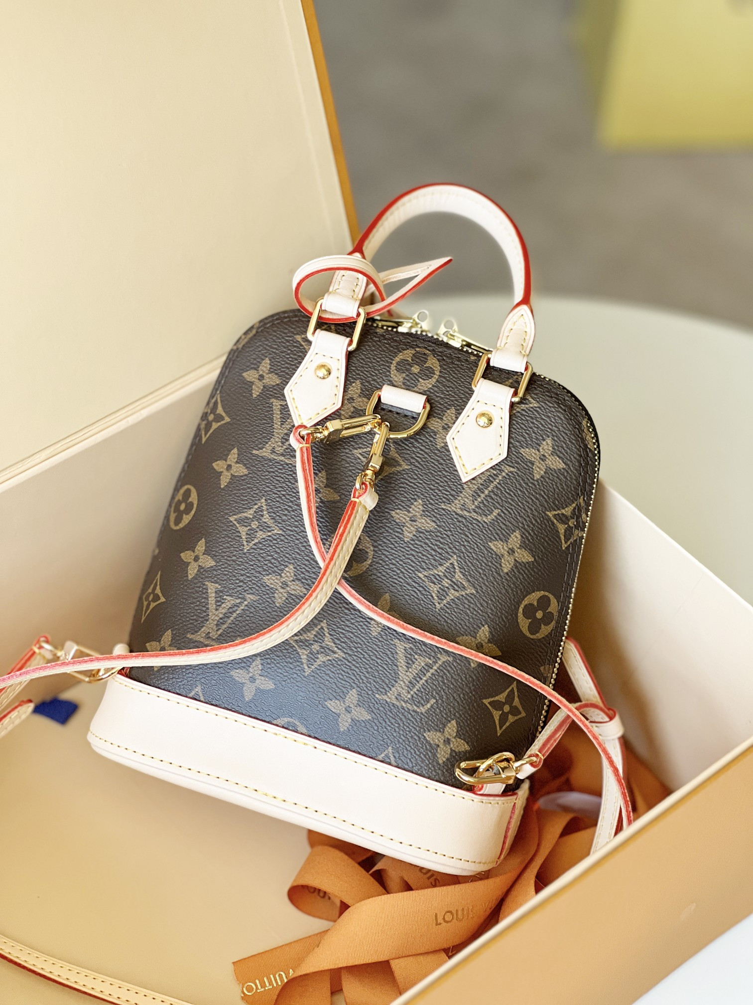 L0vis Vvtt0n M47132 Alma Backpack 15 x 20 x 10 cm