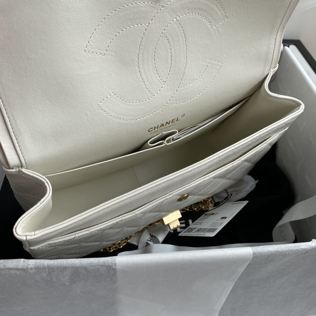 Ch**el LARGE 2.55 HANDBAG White& Gold-Tone Metal 7.6 × 10.9 × 2.9 in