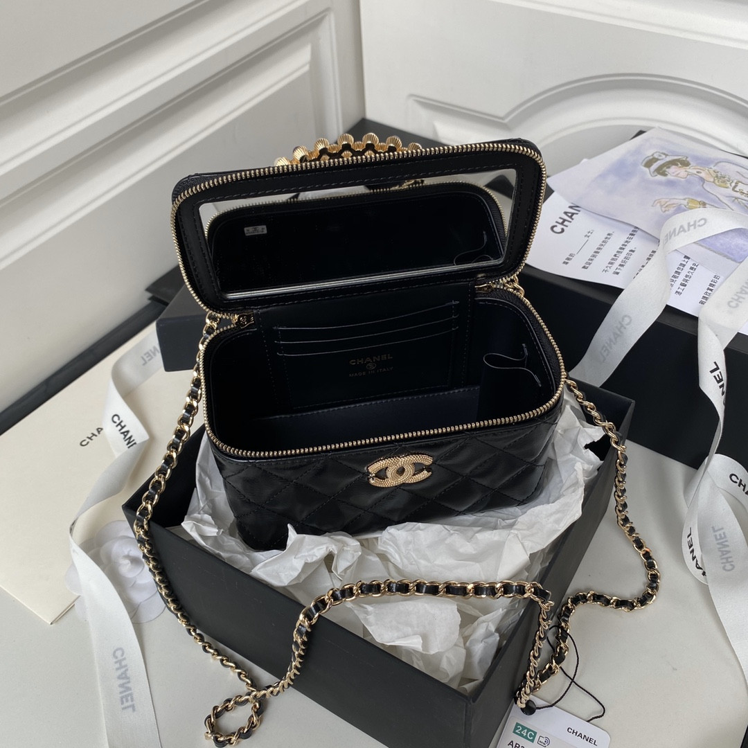 Ch**el 24P CHAIN LEATHER SQUARE BOX SHOULDER BAG 16x10x8cm