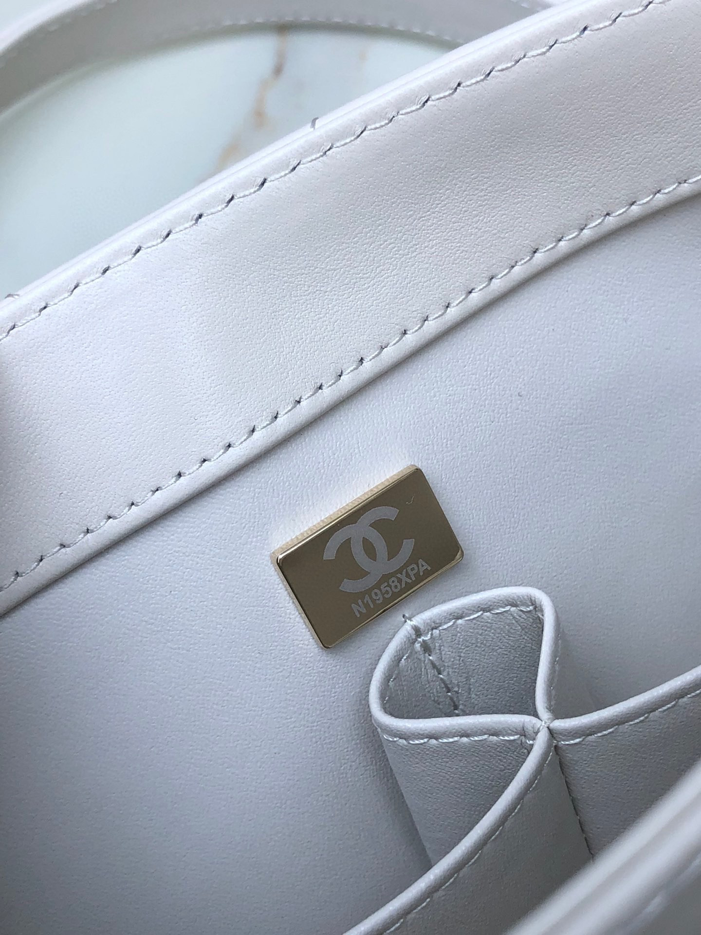 Ch**el FLAP BAG WITH TOP HANDLE WHITE 6.6 × 9.8 × 4.7 in