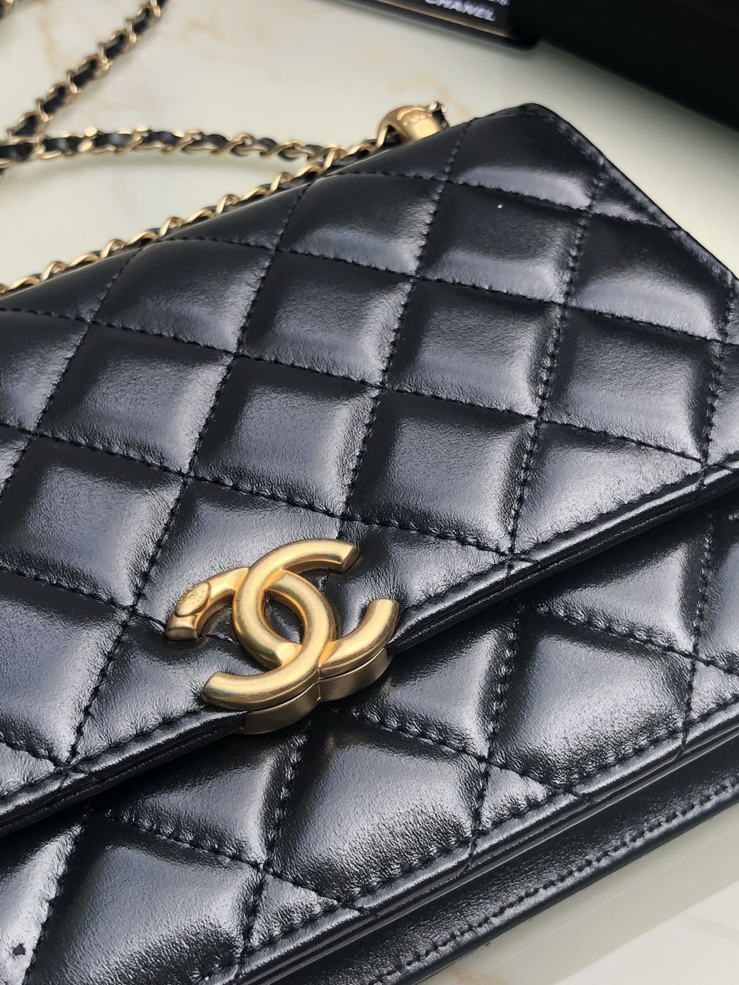 Ch**el CLASSIC WALLET ON CHAIN Black 4.8 × 7.5 × 1.4 in