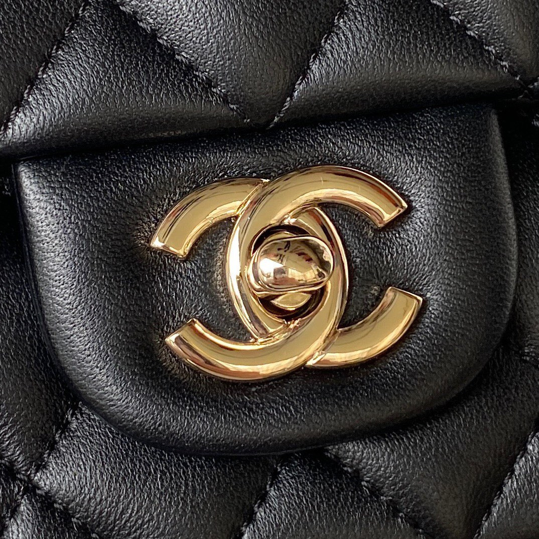 Ch**el Mini Classic Handbag With Top Handle 12 × 20 × 6 cm