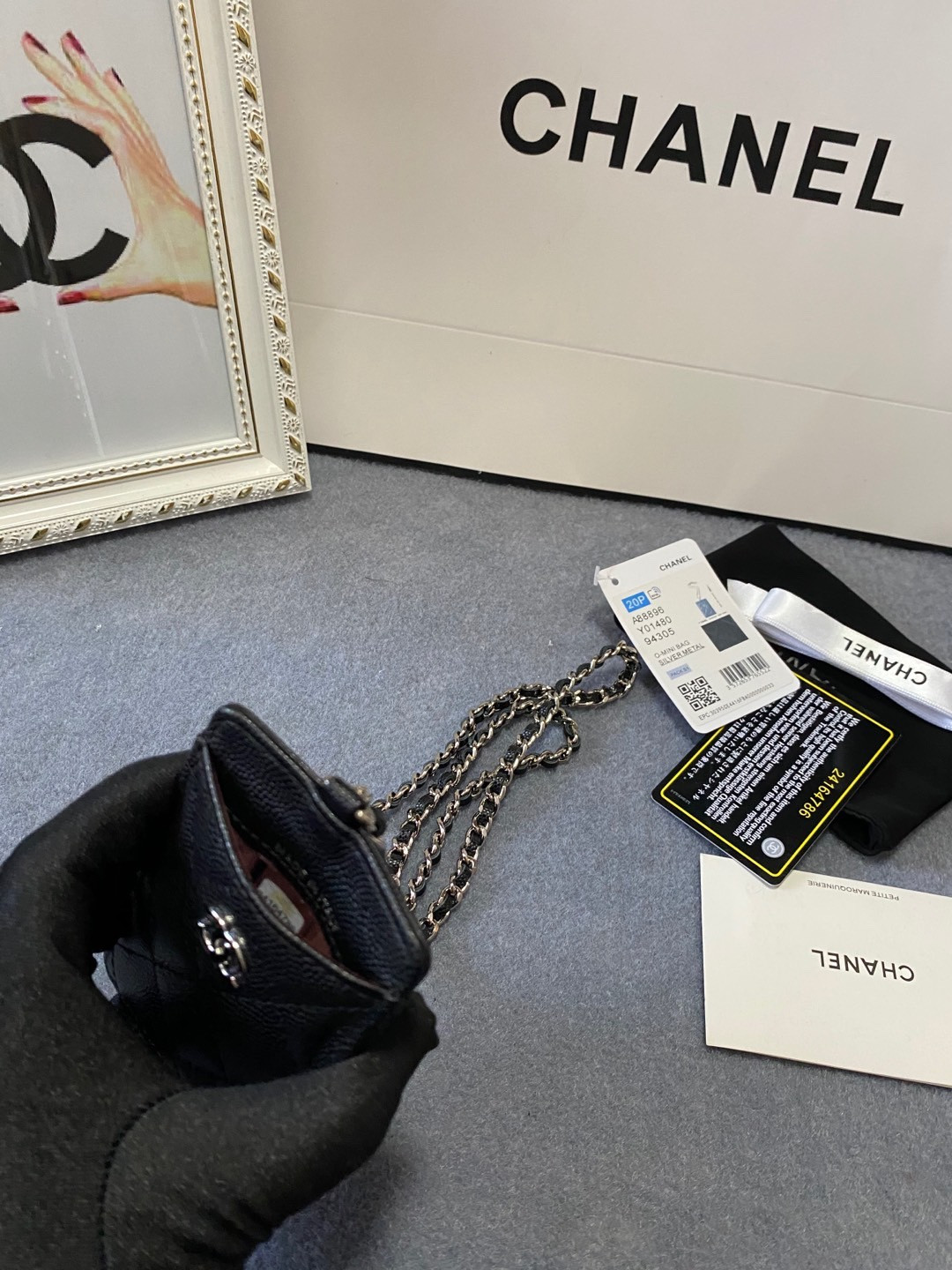 Ch**el CARD HOLDER 10.5 x7 x  0.5cm