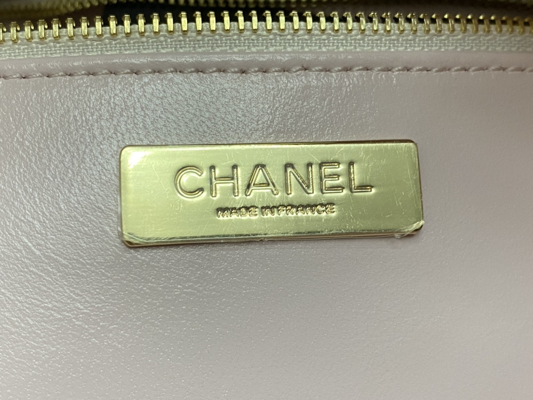 Ch**el  SHOPPING BAG Shiny Lambskin & Gold-Tone Metal 35x39x8cm