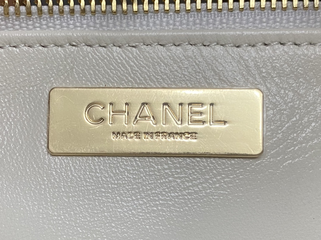 Ch**el MINI SHOPPING BAG Shiny Lambskin & Gold-Tone Metal 22x23x5.5cm