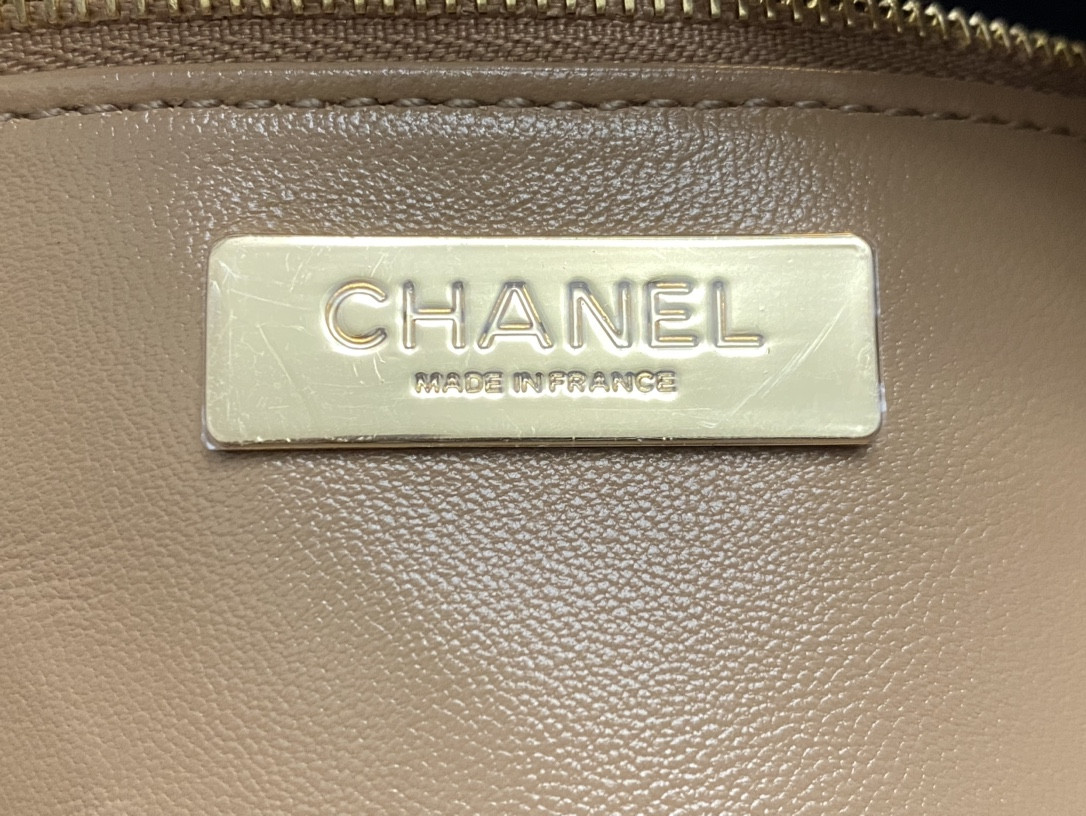 Ch**el MINI SHOPPING BAG Shiny Lambskin & Gold-Tone Metal 22x23x5.5cm