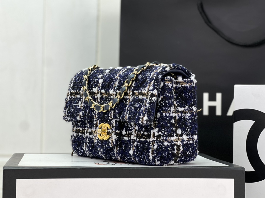 Ch**el MINI CLASSIC 11.12 HANDBAG Tweed & Gold-Tone Metal 4.7 × 7.8 × 2.3 in